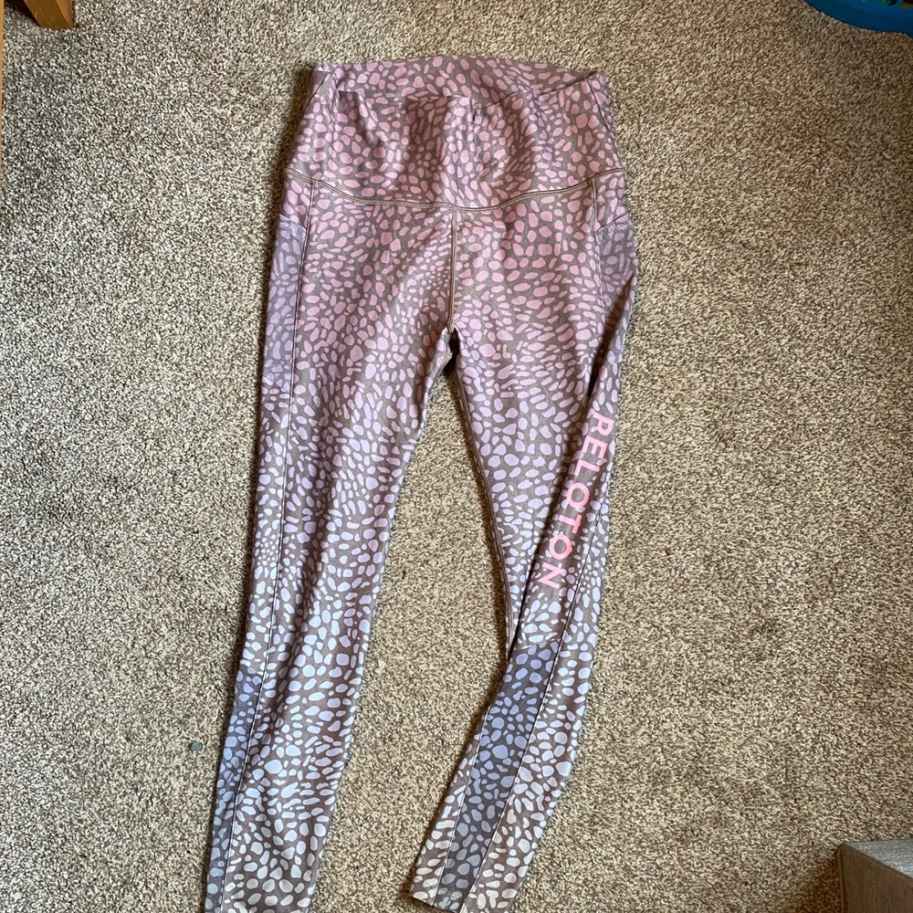 Ombré cheetah print peloton leggings